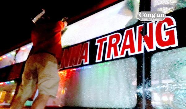 Tái diễn nạn ném đá xe khách