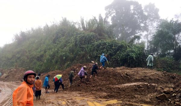 Bộ xương người dưới sông