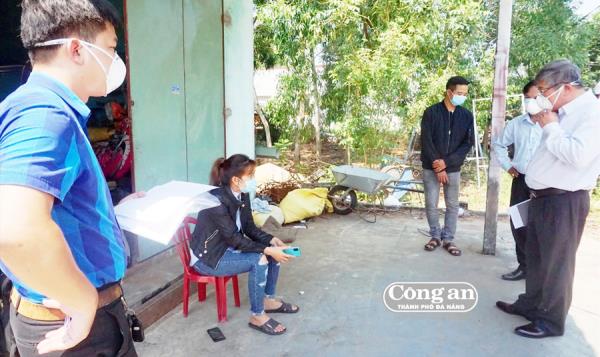 Nhân viên sân golf tiếp xúc 5 tiếng với 2 người Anh âm tính với Covid - 19