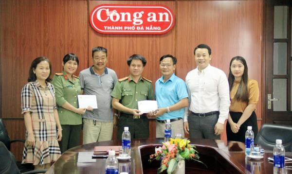 Hội Doanh nhân Nghệ Tĩnh mở rộng tại Đà Nẵng trao tiền ủng hộ chung tay phòng chống dịch Covid-19