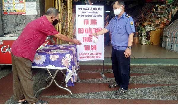 Người dân hạn chế ra đường, Đà Nẵng tinh khôi trong buổi sáng cuối tuần