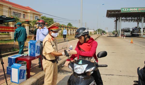 Hết mình vì nhiệm vụ kép