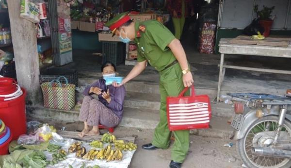 Tận tâm với việc dân cần