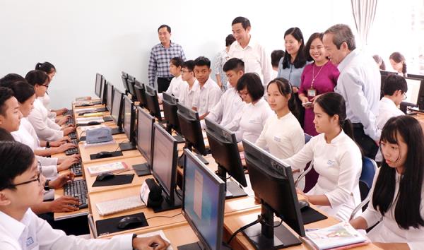 Việc thay đổi phương án thi ít nhiều ảnh hưởng tâm lý học sinh, phụ huynh và giáo viên