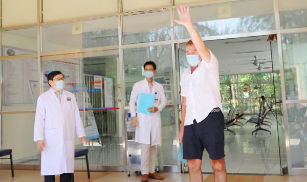 Ca dương tính Covid-19 đầu tiên điều trị ở Quảng Nam xuất viện
