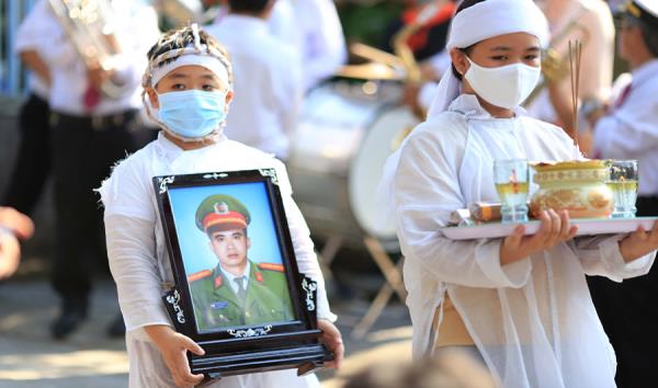 Các anh về đất Mẹ