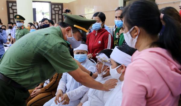 Hòa bình rồi sao máu vẫn còn rơi?