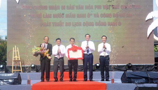 Nghề làm nước mắm Nam Ô chính thức là di sản phi vật thể Quốc gia