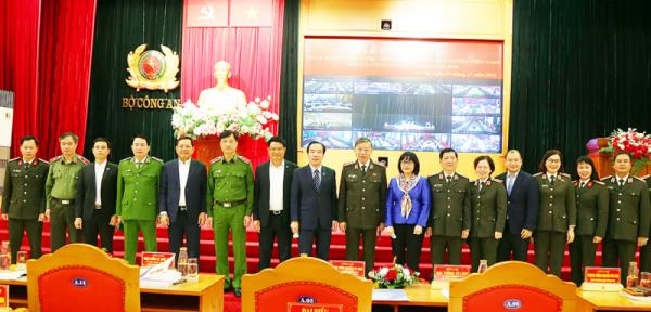 Xây dựng đội ngũ cán bộ pháp chế CAND vững về chính trị, tinh thông nghiệp vụ, giỏi về pháp luật