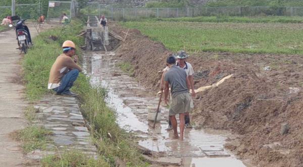 Ruộng đồng ngóng lũ