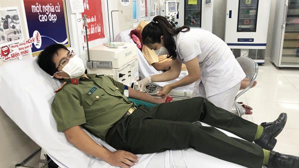 Tuổi trẻ Công an tỉnh Quảng Bình hiến máu cấp cứu sản phụ