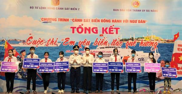 Trao 38 giải thưởng cuộc thi tìm hiểu Em yêu biển, đảo quê hương